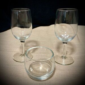 3-Piece Clear Glassware Bundle – 2 Stemmed Wine Glasses + 1 Modern Round Tumbler